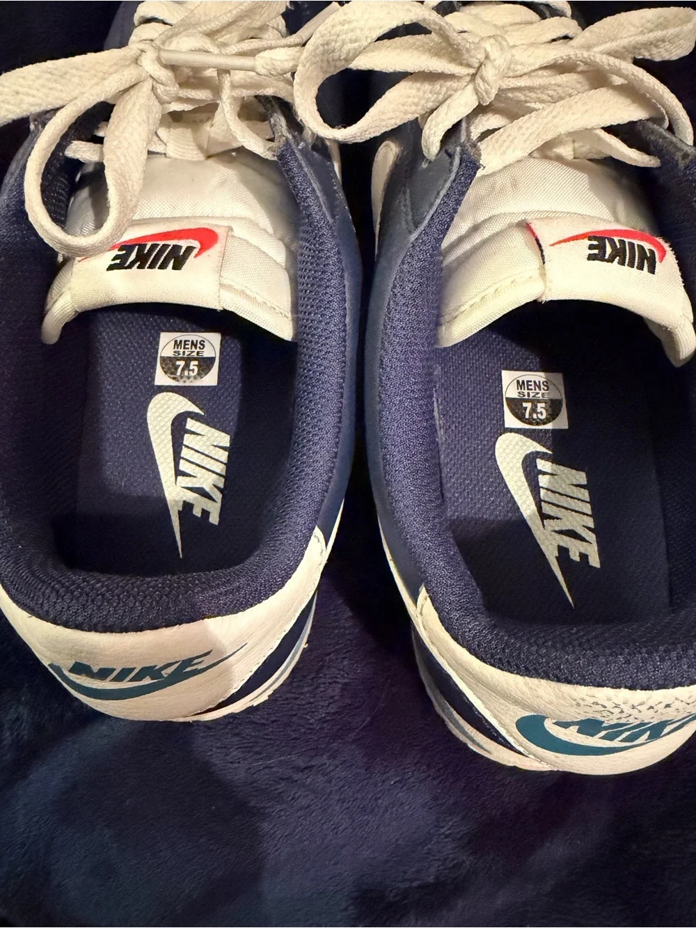 Nike Cortez Men 7.5 (Women’s 6.5) Navy and White Classic Sneaker